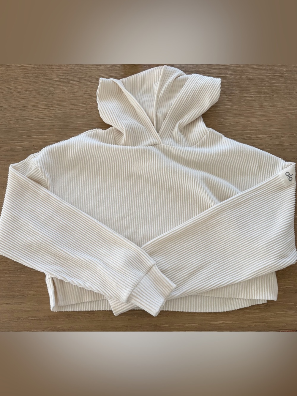 ALO Yoga Ribbed Cropped Pullover in Cream - Size - Small